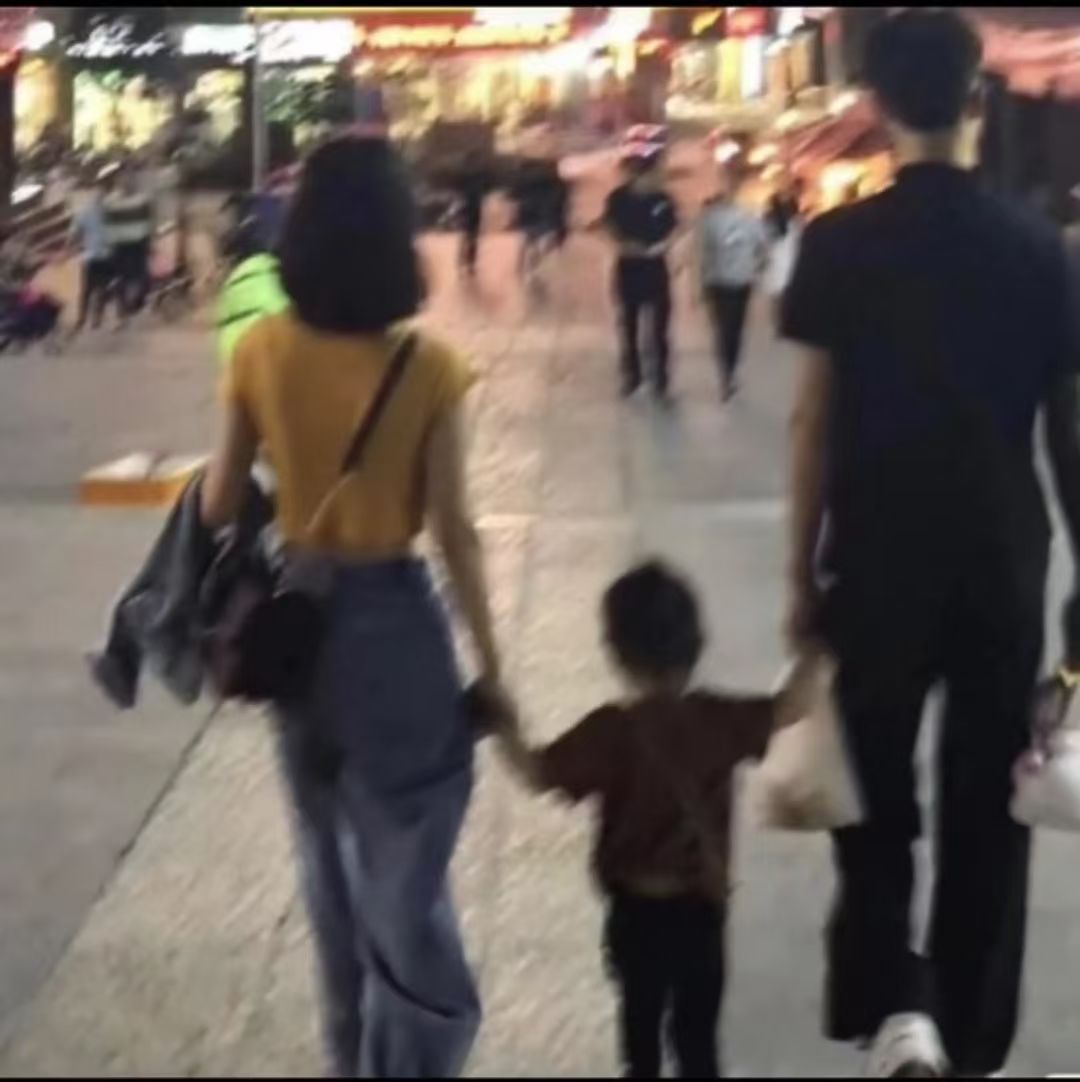 热闹万千，与我无关